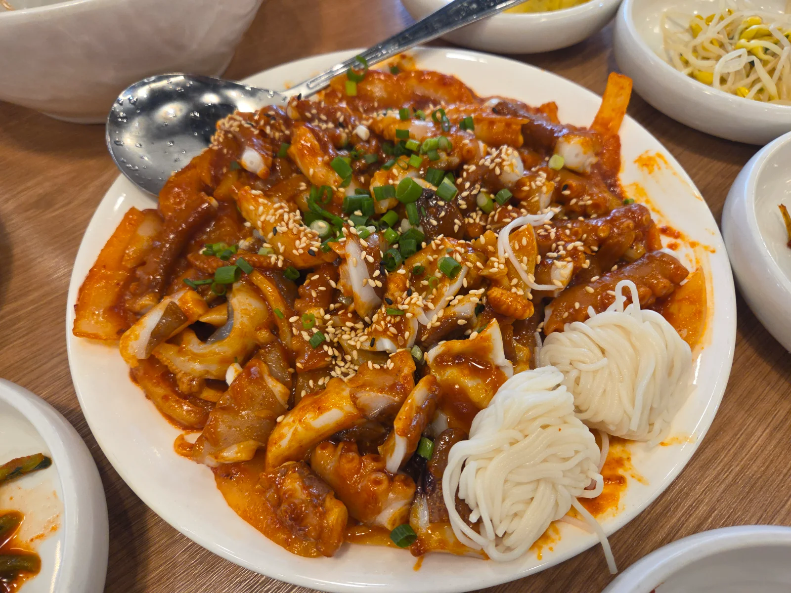 낙지볶음 먹고 왔어요^^